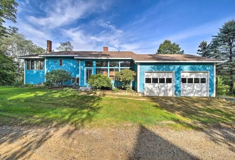 Charming Retreat W/ Deck ~ 4 Mi From Casco Bay!