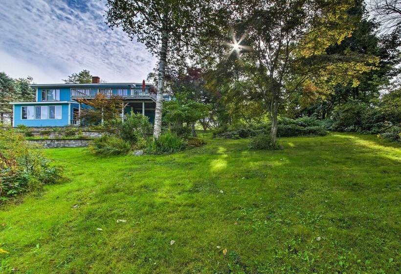 Charming Retreat W/ Deck ~ 4 Mi From Casco Bay!