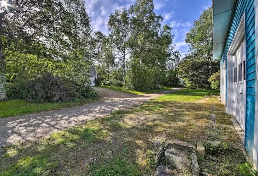 Charming Retreat W/ Deck ~ 4 Mi From Casco Bay!