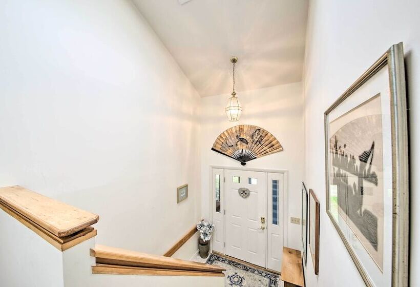 Charming Retreat W/ Deck ~ 4 Mi From Casco Bay!