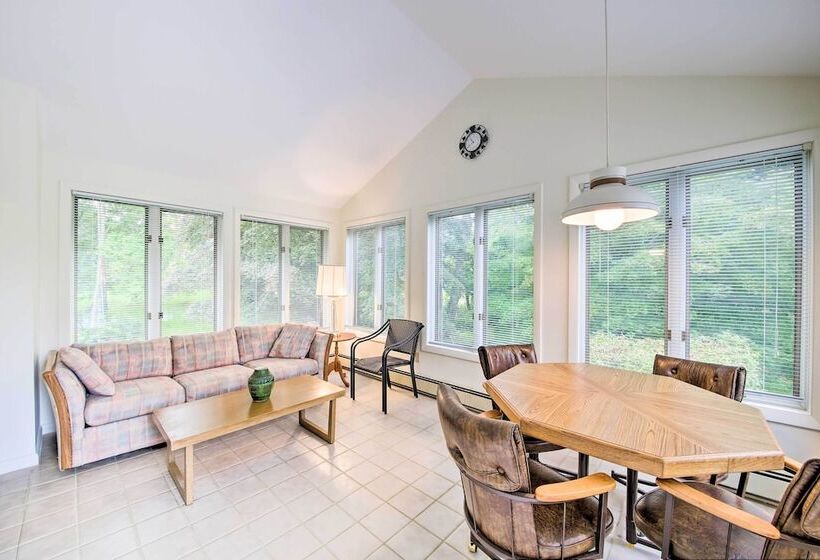 Charming Retreat W/ Deck ~ 4 Mi From Casco Bay!