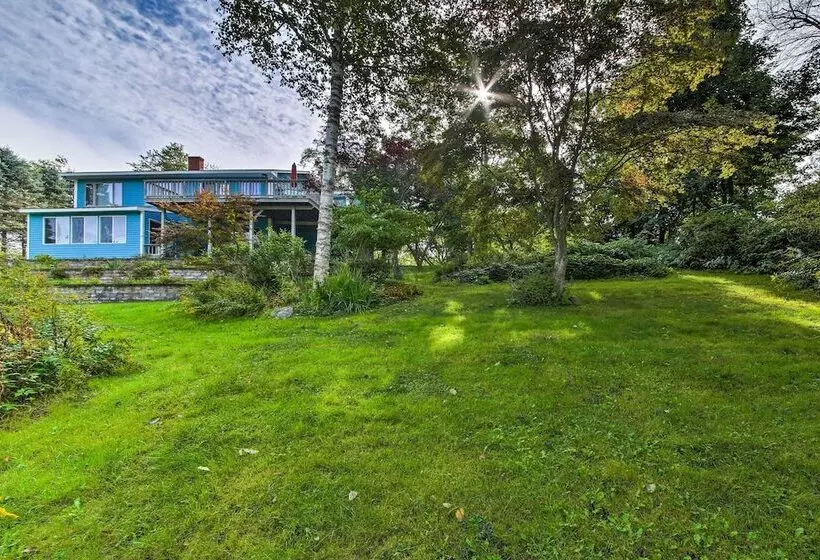 Charming Retreat W/ Deck ~ 4 Mi From Casco Bay!