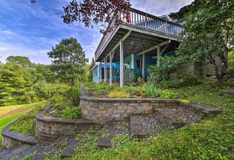 Charming Retreat W/ Deck ~ 4 Mi From Casco Bay!
