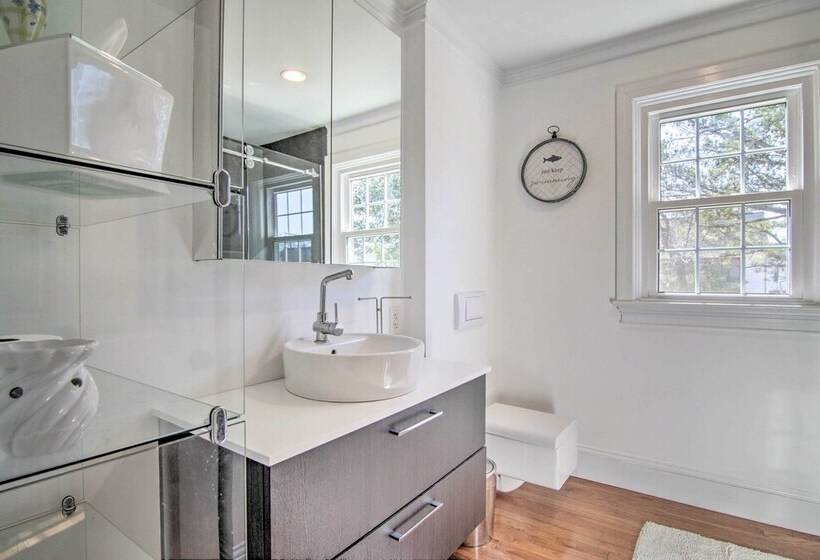 Chincoteague Island Cottage ~ 2 Mi To Beaches