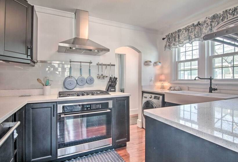 Chincoteague Island Cottage ~ 2 Mi To Beaches