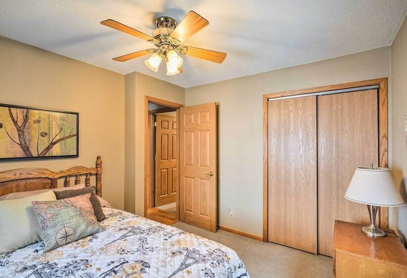 Cozy & Quiet Central City Farmhouse