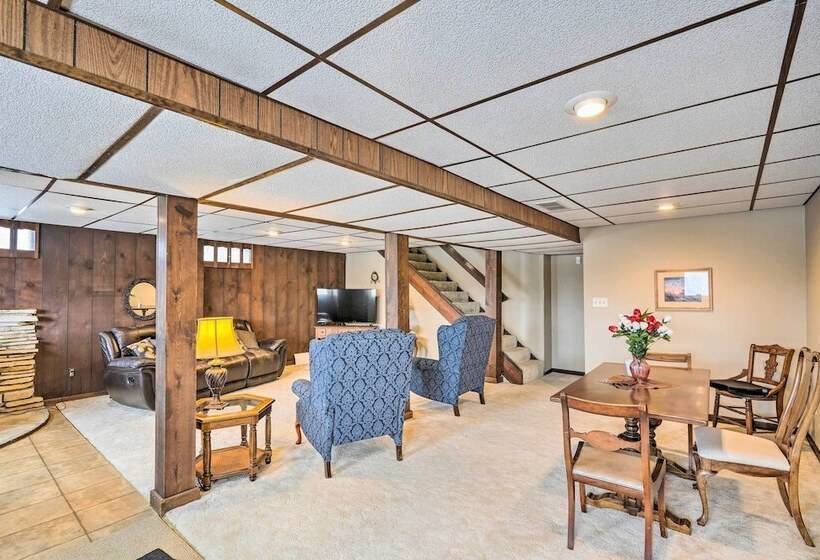 Cozy & Quiet Central City Farmhouse