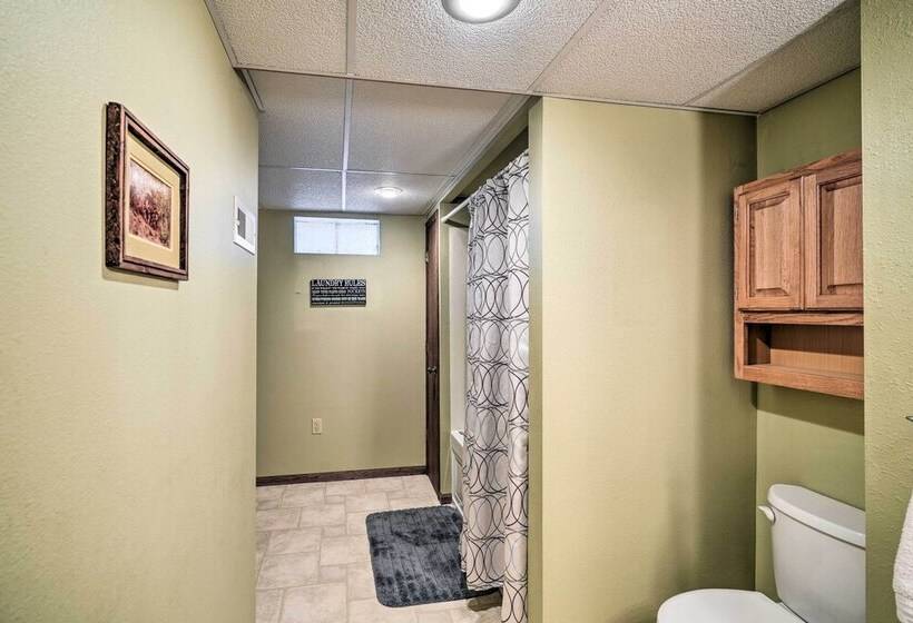 Cozy & Quiet Central City Farmhouse