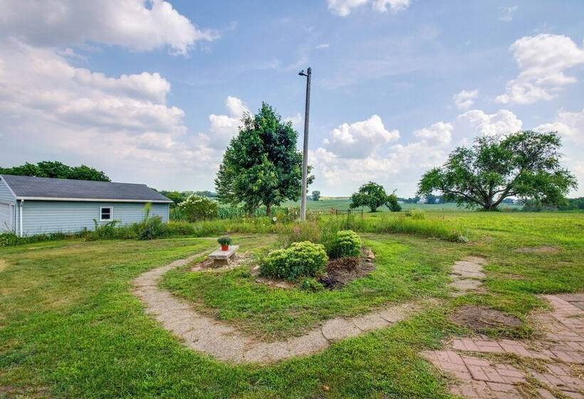Cozy & Quiet Central City Farmhouse