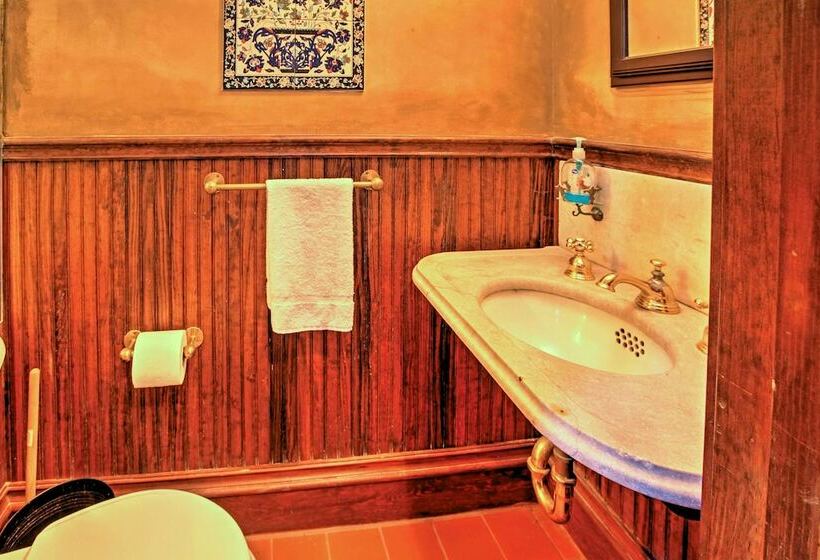 Dreamy Houston Boho Cottage W/ Private Pool!