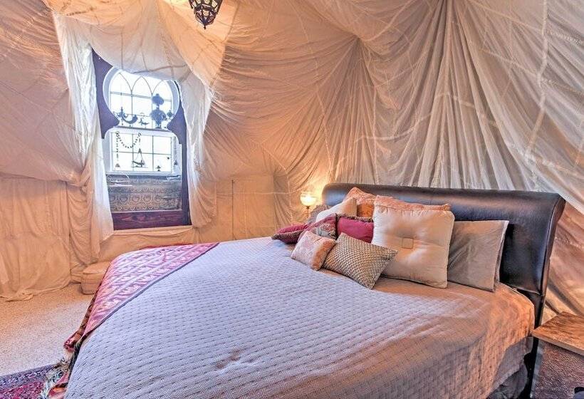 Dreamy Houston Boho Cottage W/ Private Pool!