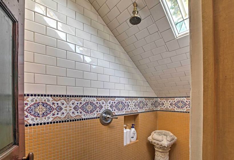 Dreamy Houston Boho Cottage W/ Private Pool!