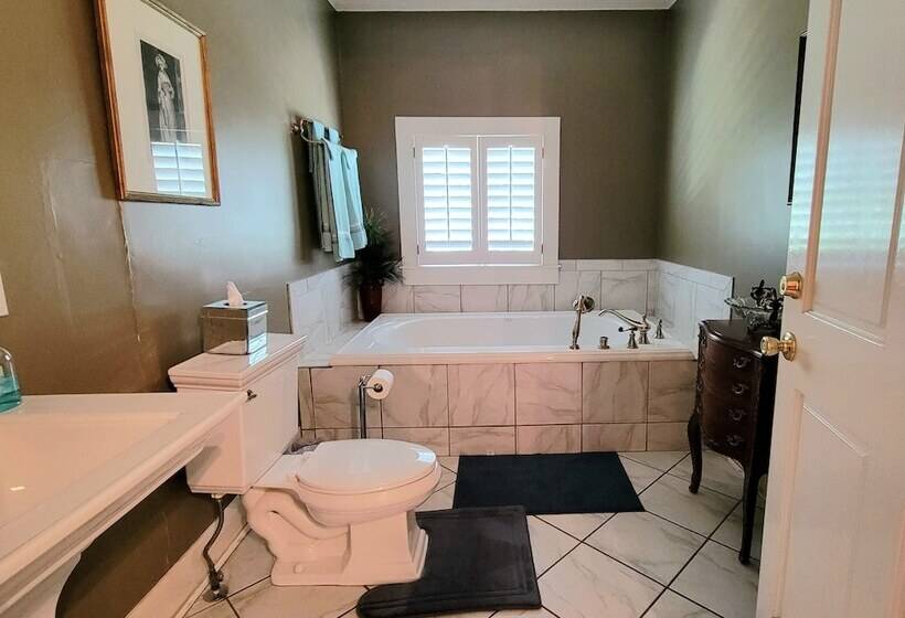 Fairfax Bed And Breakfast