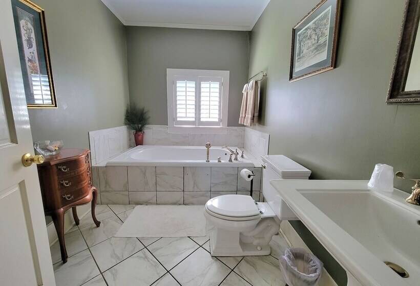 Fairfax Bed And Breakfast