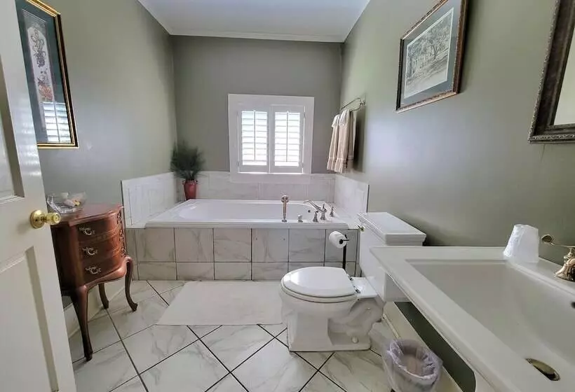 Fairfax Bed And Breakfast