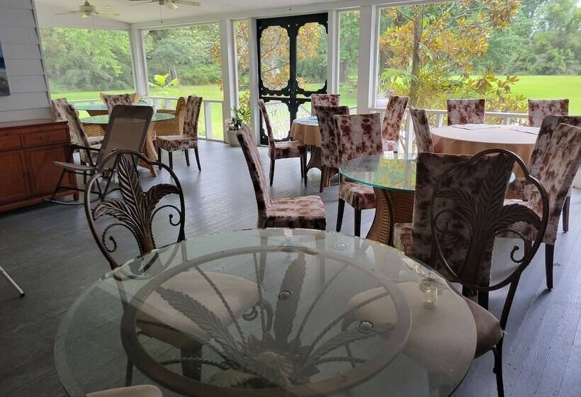 Fairfax Bed And Breakfast