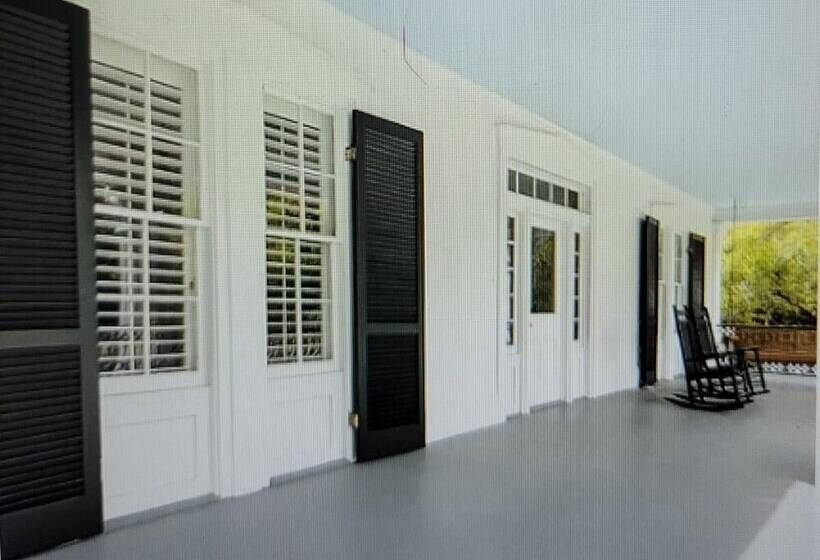 Fairfax Bed And Breakfast