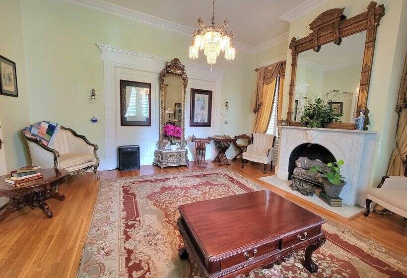 Fairfax Bed And Breakfast