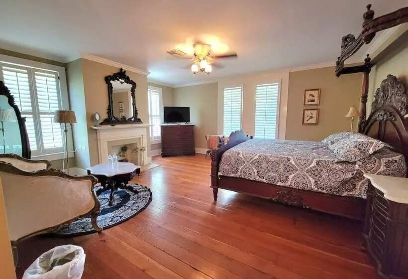 Fairfax Bed And Breakfast