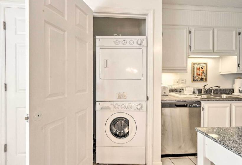 < 1 Mi To Beach: Family Friendly Hilton Head Home