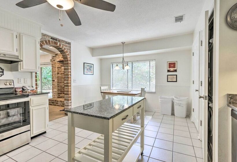 < 1 Mi To Beach: Family Friendly Hilton Head Home