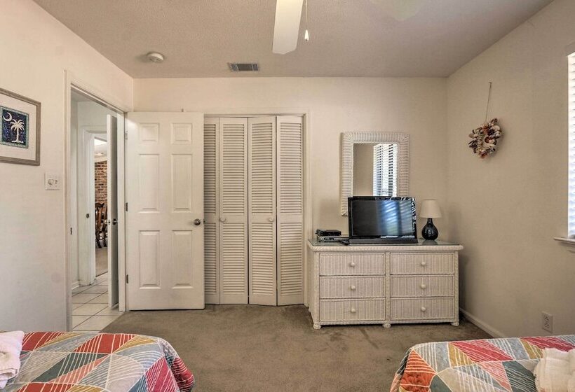 < 1 Mi To Beach: Family Friendly Hilton Head Home