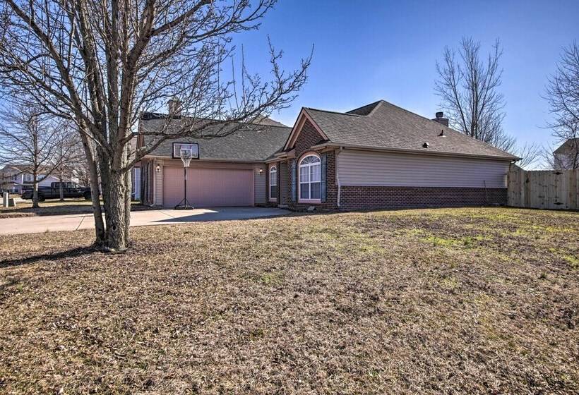 Family Home W/ Yard ~ 15 Mi To Downtown!