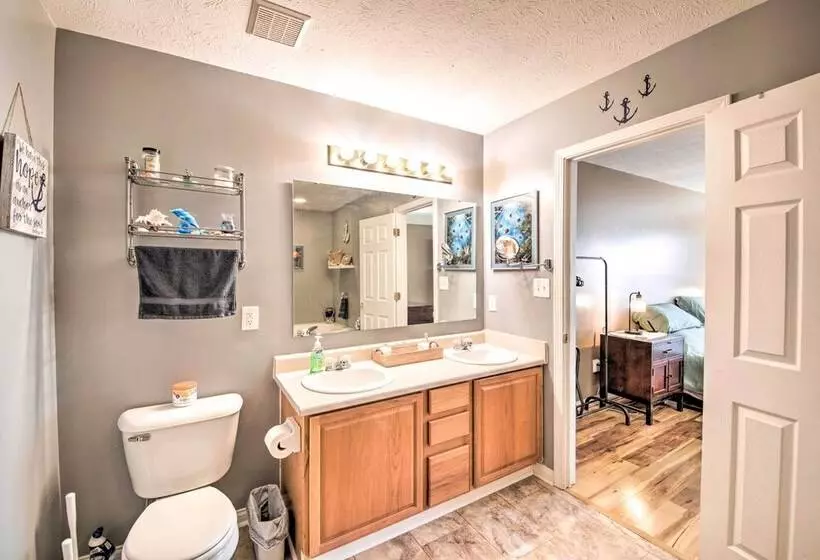 Family Home W/ Yard ~ 15 Mi To Downtown!