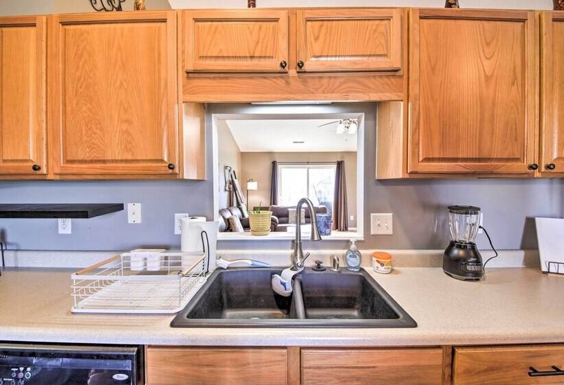 Family Home W/ Yard ~ 15 Mi To Downtown!