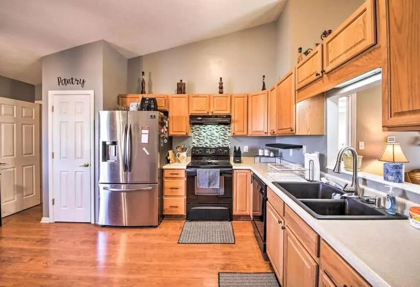 Family Home W/ Yard ~ 15 Mi To Downtown!