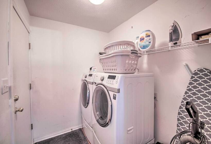 Family Home W/ Yard ~ 15 Mi To Downtown!