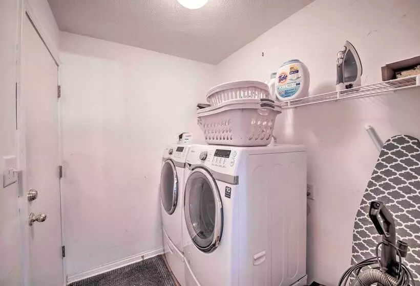 Family Home W/ Yard ~ 15 Mi To Downtown!