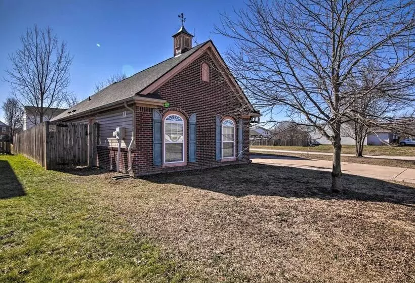 Family Home W/ Yard ~ 15 Mi To Downtown!