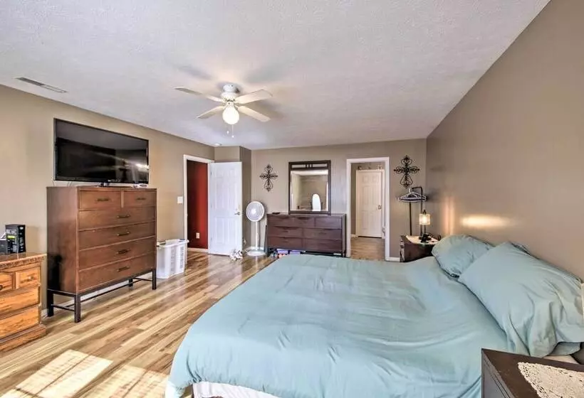 Family Home W/ Yard ~ 15 Mi To Downtown!