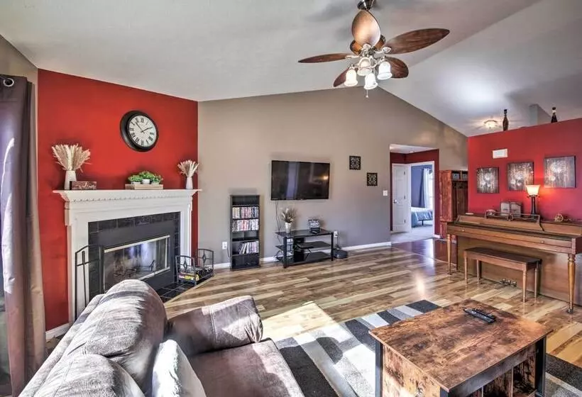 Family Home W/ Yard ~ 15 Mi To Downtown!