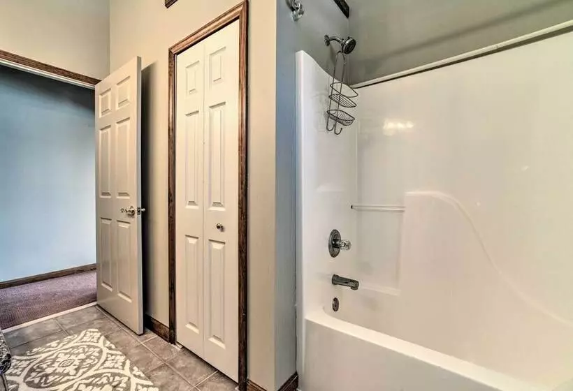 Linden Lakefront Hideaway: Dock & Private Beach!