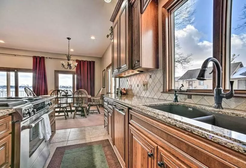 Linden Lakefront Hideaway: Dock & Private Beach!