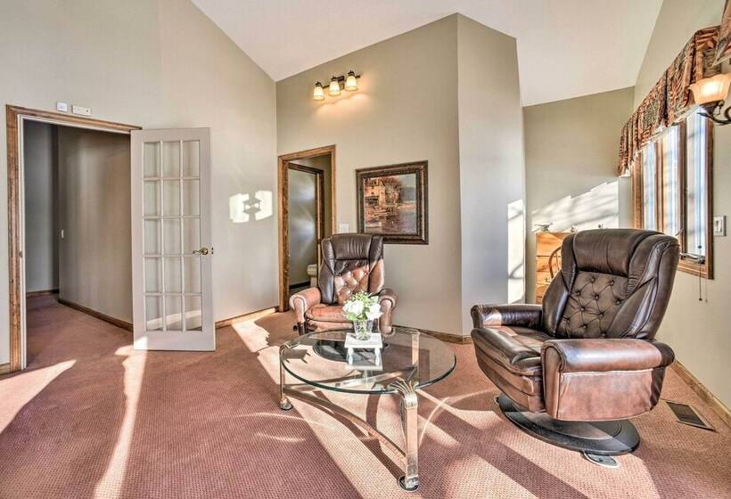 Linden Lakefront Hideaway: Dock & Private Beach!