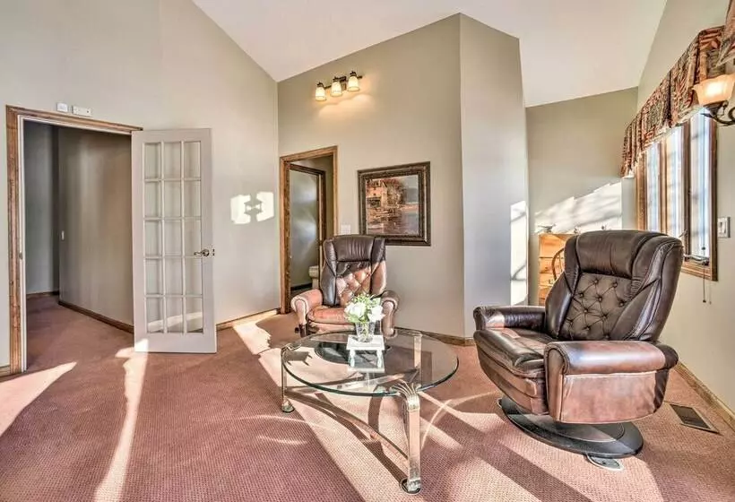 Linden Lakefront Hideaway: Dock & Private Beach!