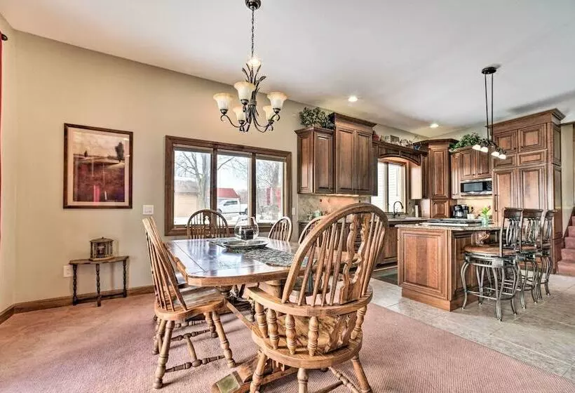 Linden Lakefront Hideaway: Dock & Private Beach!