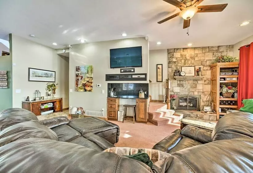 Linden Lakefront Hideaway: Dock & Private Beach!