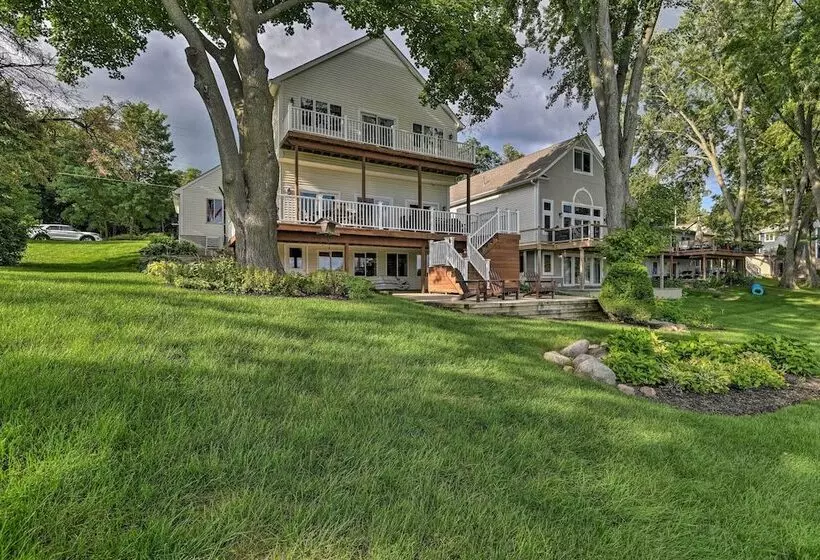 Linden Lakefront Hideaway: Dock & Private Beach!