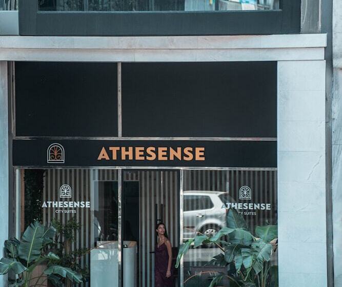 ホテル Athesense Suites