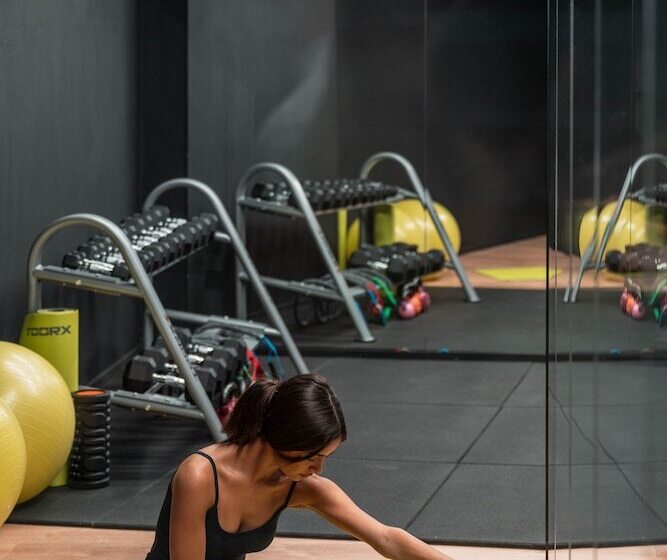 ホテル Athesense Suites