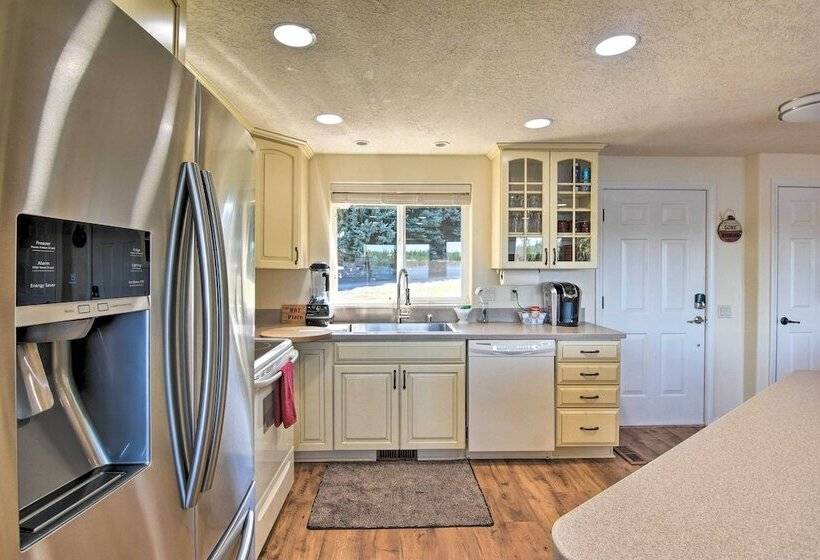 House W/ Private Deck On The Rock Creek Reservoir!