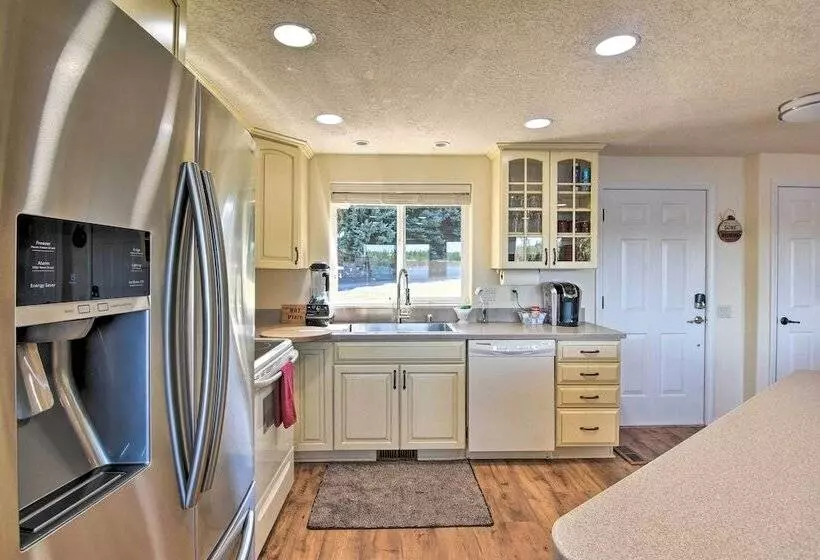 House W/ Private Deck On The Rock Creek Reservoir!