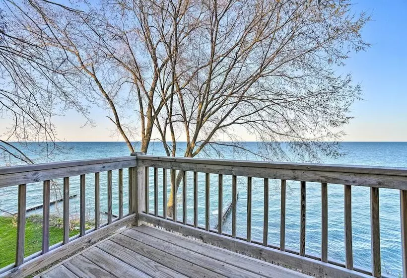 Lakefront Lexington Escape: Steps To Beach!