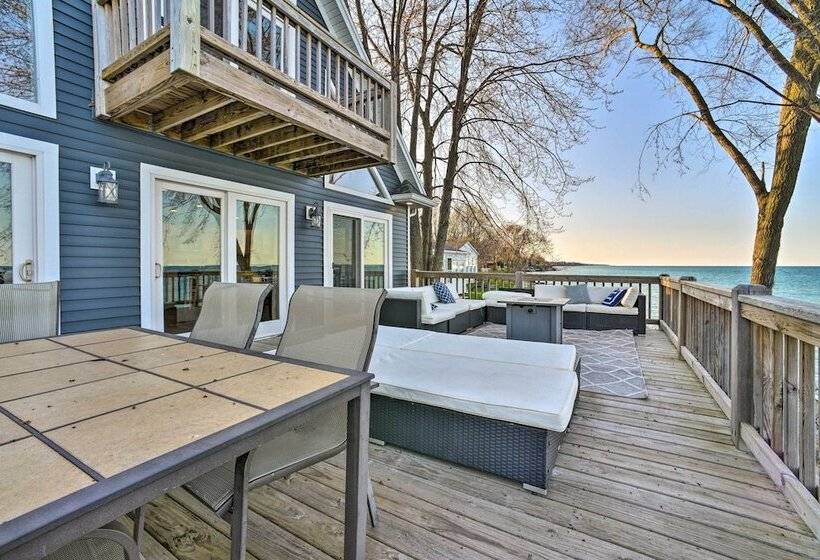 Lakefront Lexington Escape: Steps To Beach!