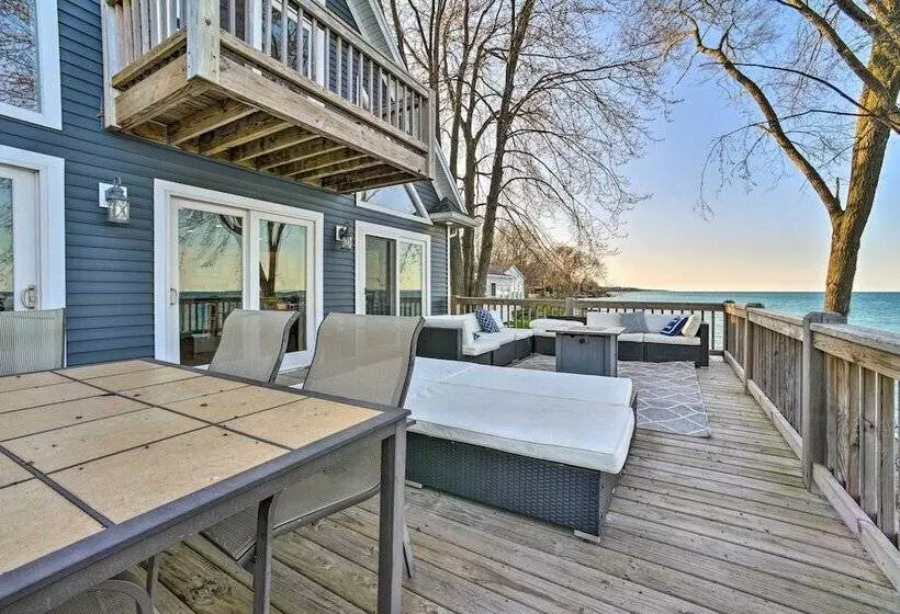 Lakefront Lexington Escape: Steps To Beach!