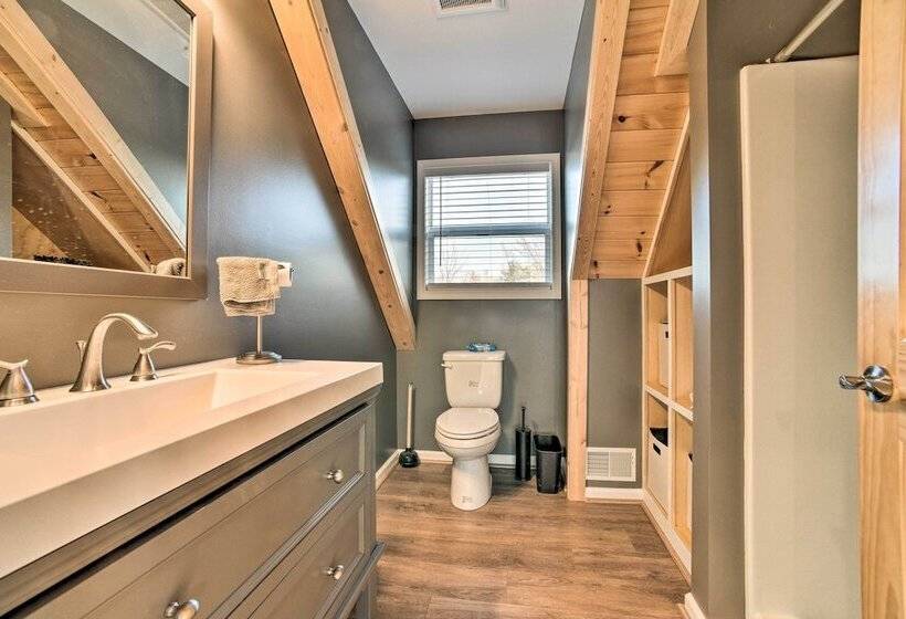 Lakefront Lexington Escape: Steps To Beach!